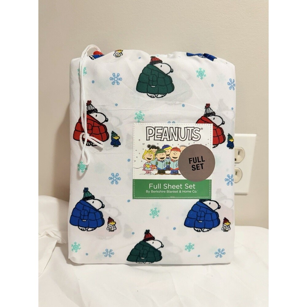 Peanuts Full Sheet Set Snoopy & Wood Stock Puffer Jackets Christmas NEW